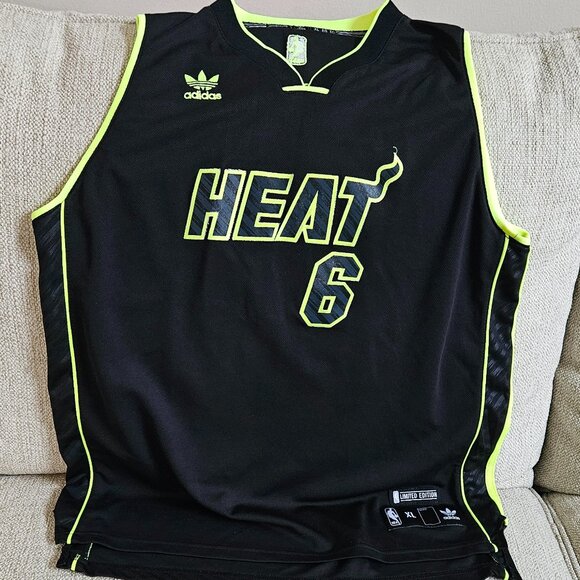 ADIDAS LeBron James Miami Heat *LIMITED EDITION* JERSEY and SHORTS SET - Picture 3 of 14